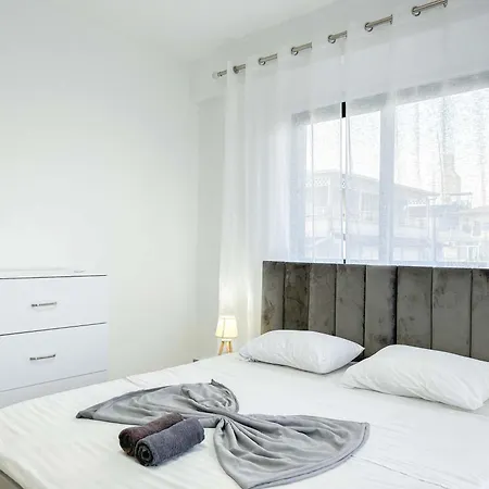 Sea Charm Retreat C16 Голем