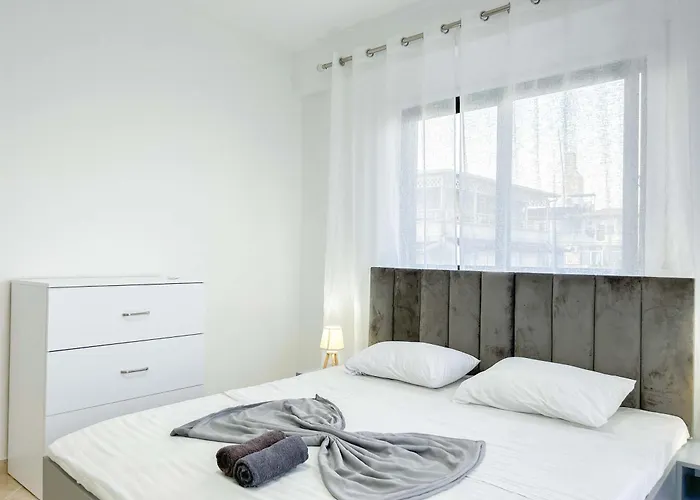 Sea Charm Retreat C16 Golem (Tirana)